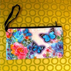Flower wristlet with zipper